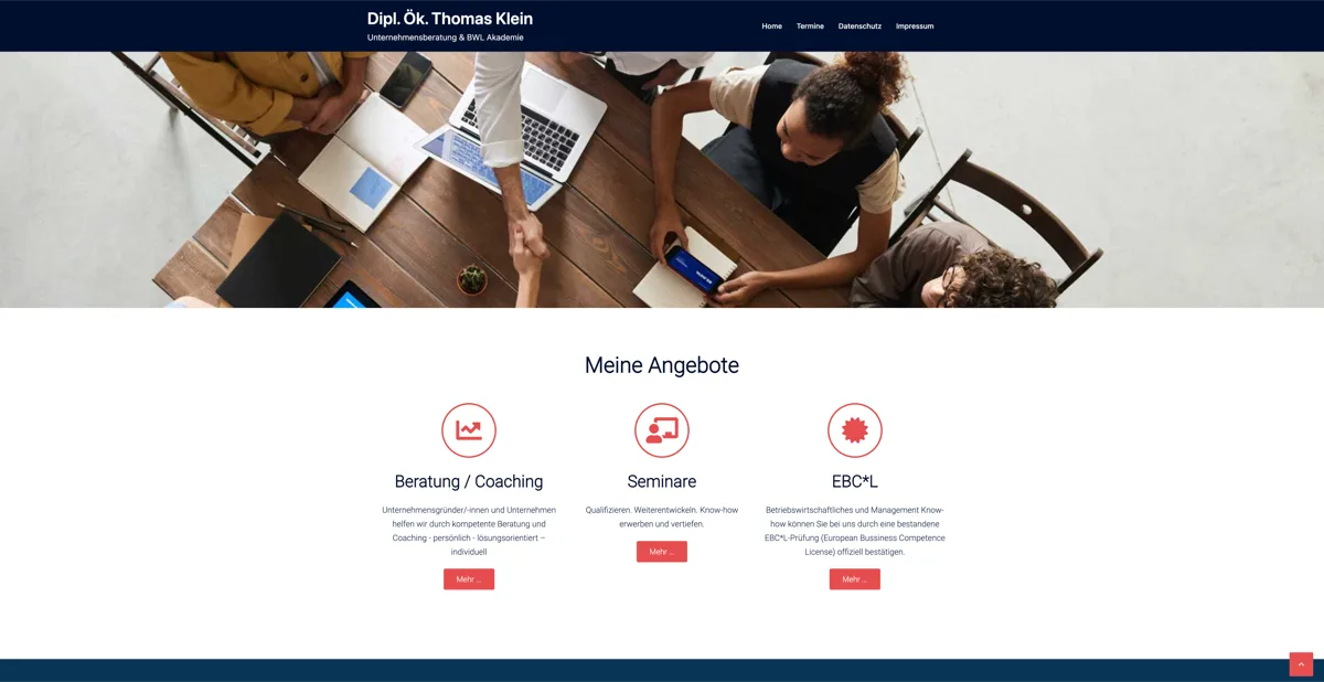 Screenshot der BWL-Akademie-Website mit Header, Hero-Fotografie und Angebotsübersicht